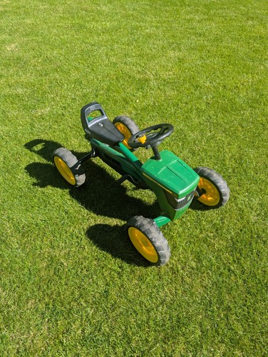 John deer small - cart,